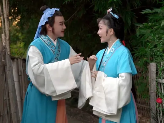 满满的回忆杀 听这段黄梅戏的时候你多大呢