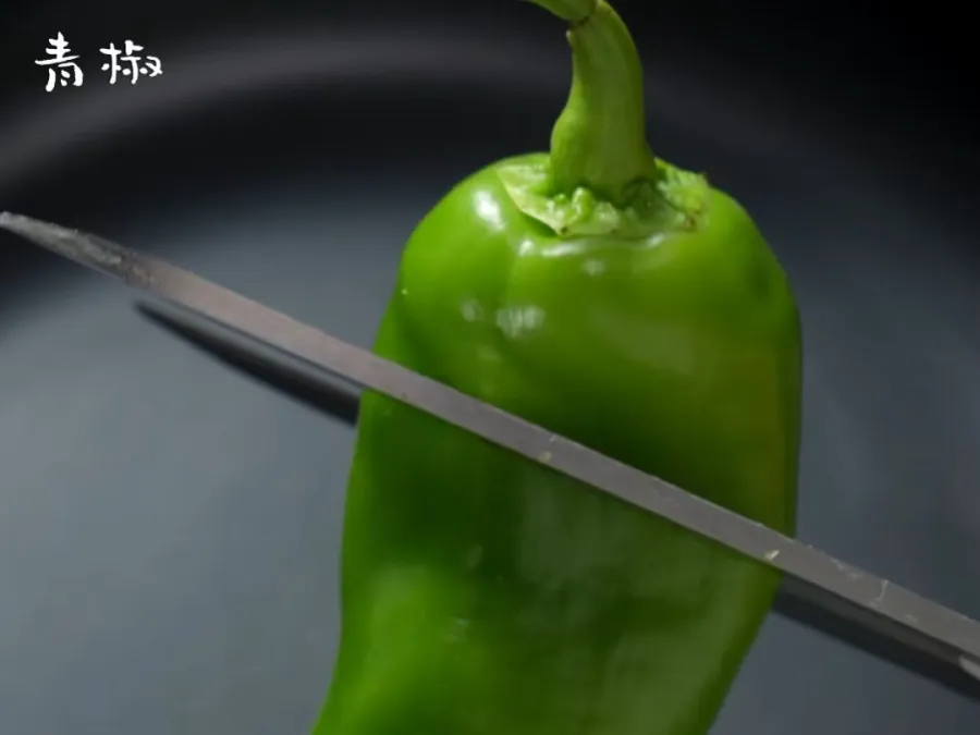 剪刀剪一剪，青椒变酿虾。