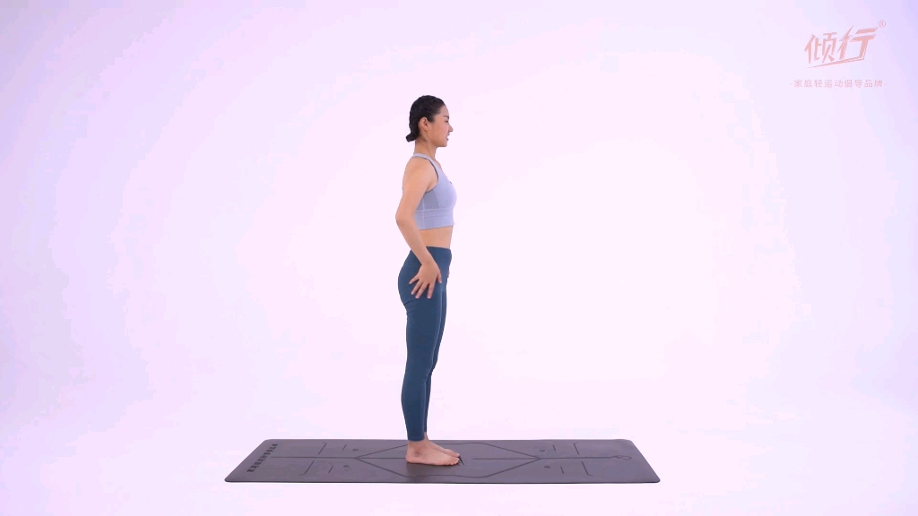瑜伽动作——战立上提腿